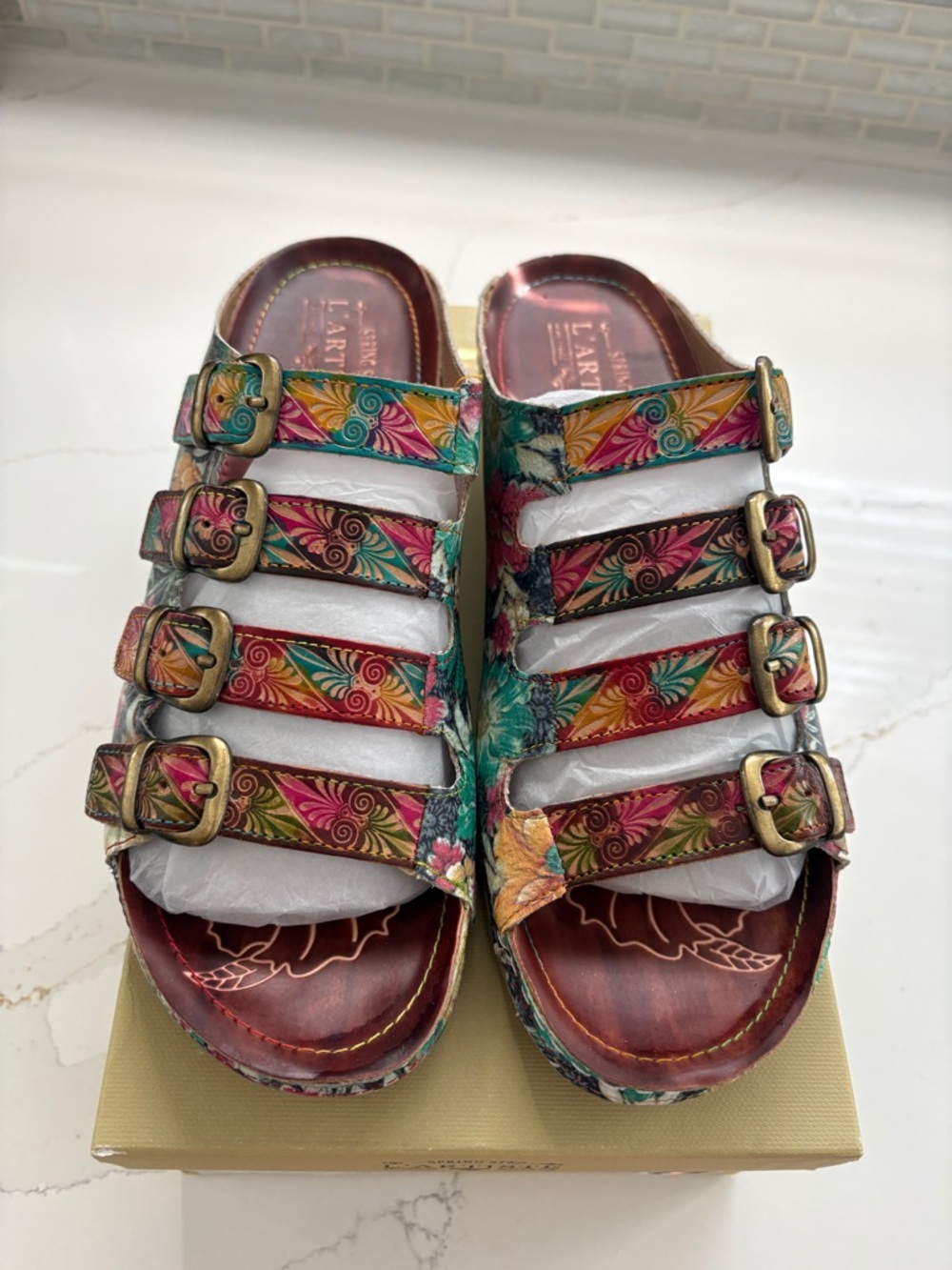 Women’s L’Artiste Brown multi colored slip on strappy sandals. Size 9.5/10
$40 - Picture 4 of 9